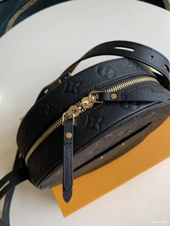 LOUIS CHAPEAU BOITE MM VUITTON SOUPLE 0412